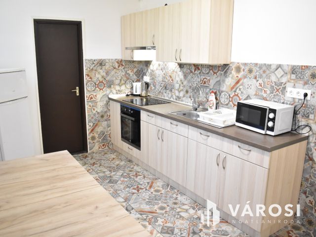 2 generációs családi ház a fürdő közelében!