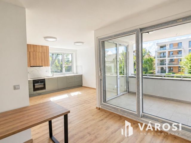 Új, Prémium, Költözhető Berendezett lakás-Belváros!!
