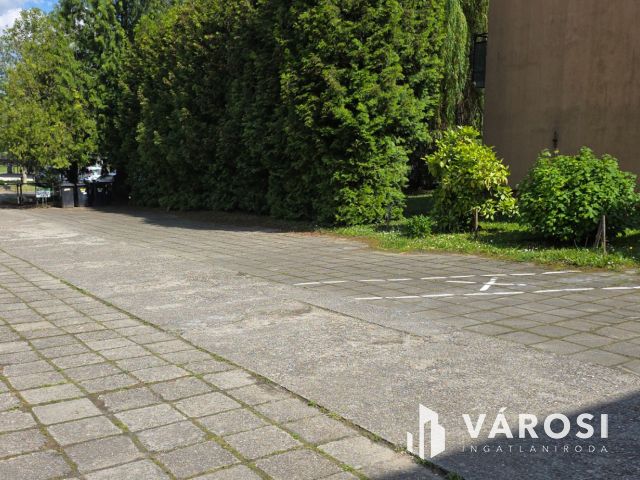 Zalakaroson kis lakás, közvetlen a Fürdő szomszédságában!