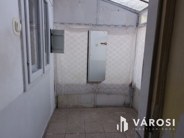 Kis ház keresi vállalkozó kedvű lakóját