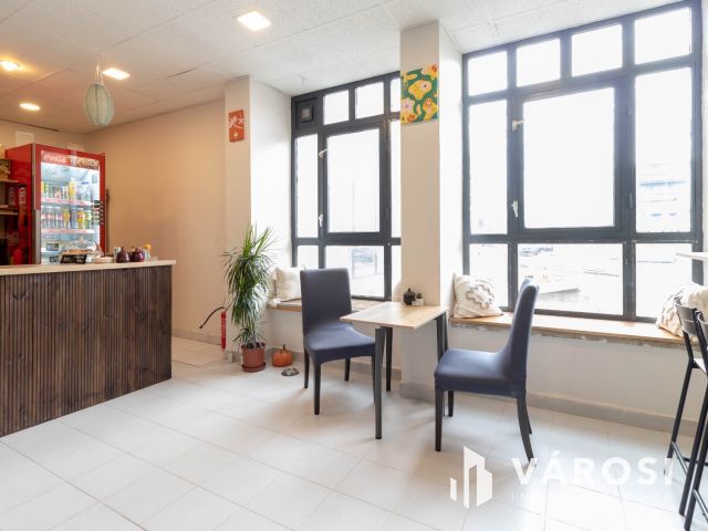 Fáy utcai irodaépületben földszinti, 16 m2-es iroda kiadó