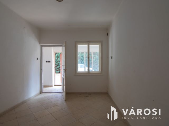Otthon és telephely egy helyen – ritka lehetőség Mádon