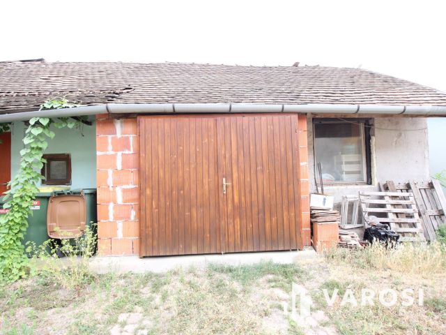 Tram-train állomáshoz közeli 102 m2-es házrészt kínálok