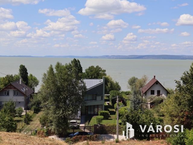 Full panorámás építési telek Akarattyán eladó