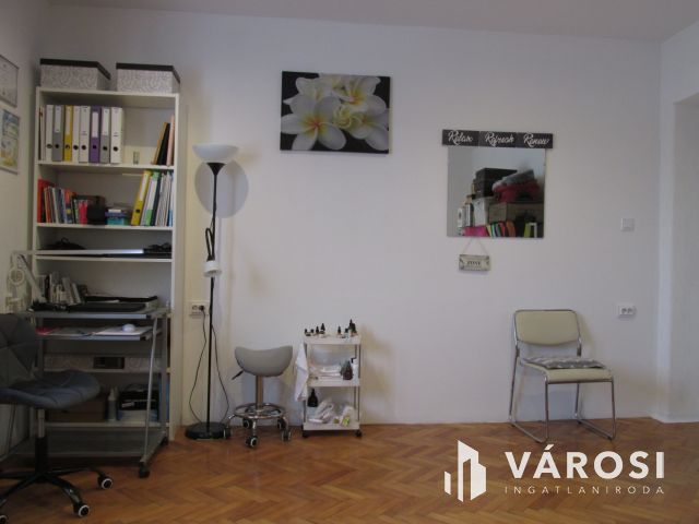 Eladó családi ház Érsekvadkerten barátságos környezetben!
