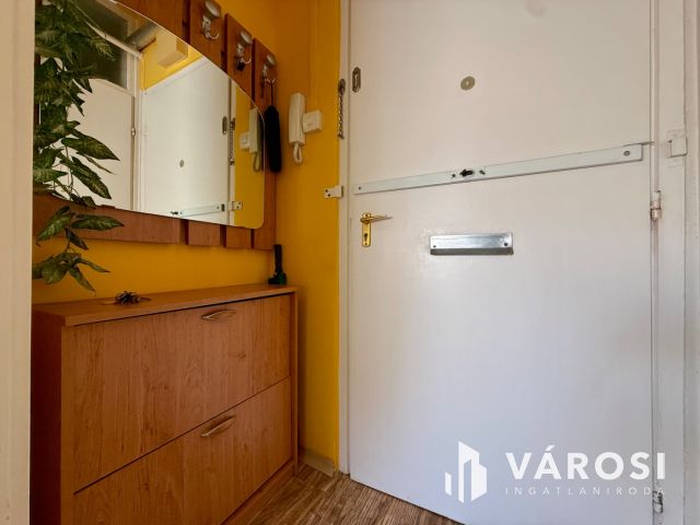 Makarenkó úton 1 szobás, gáz cirkós lakás eladó!