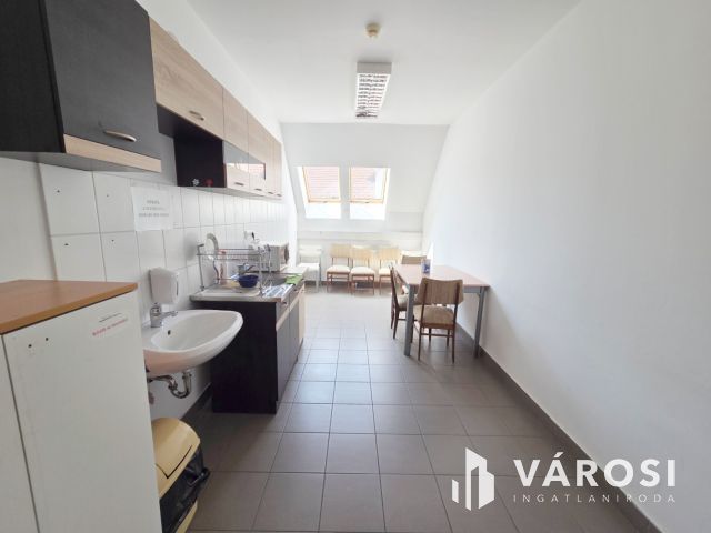 Kiadó Iroda a Újpest központjában -4