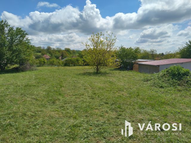Ritka lehetőség Tinnyén – 859 m²-es telek