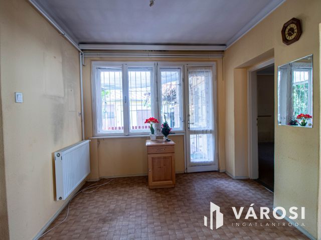 Tágas családi ház a belvárosban vállalkozási lehetőséggel